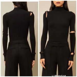 Contessa Mills Salem Sleek Fitted Lightweight Knit Sweater in Black New with Tag